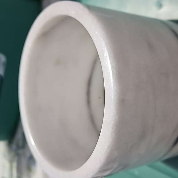 Vintage Elegant  Round White Marble Home Accent Size 4 X 4.5 INCHES Wine Plant - Picture 3 of 6